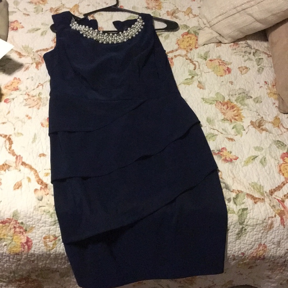 Beautiful size 6 navy and pearl formal dress